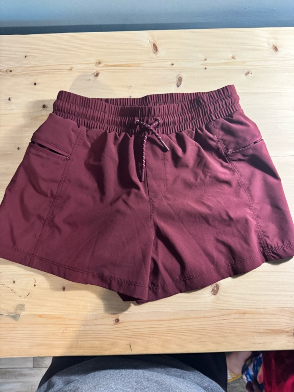GIRLS Drawstring Active Shorts in Wine